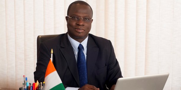 Emmanuel Esmel Essis, secrétaire d’État auprès du Premier ministre chargé de la promotion de l'investissement privé en Côte d’Ivoire, et directeur général du Centre de promotion des investissements en Côte d'Ivoire (CEPICI).