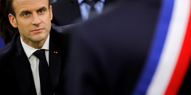 Macron amorce une timide remontee dans les sondages[reuters.com]
