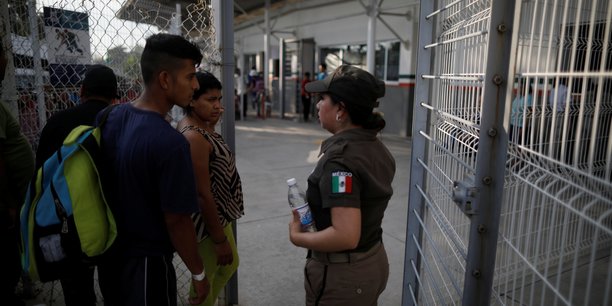 Pres d'un millier de migrants, en route vers les usa, arrivent au mexique[reuters.com]