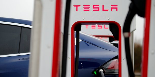 Tesla va reduire ses effectifs de 7%, le titre recule[reuters.com]