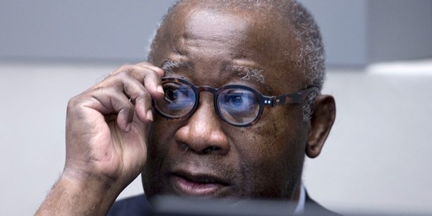 Cpi: gbagbo maintenu en detention au moins jusqu'au 1er fevrier[reuters.com]