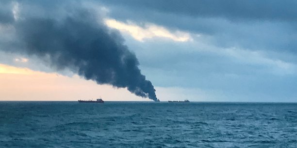 Deux navires prennent feu dans le detroit de kertch, au moins dix morts[reuters.com]