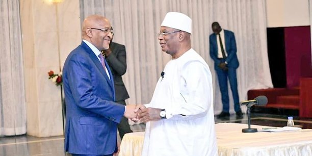 Face à l'amplification des revendications sociales, le chef de l'Etat, Ibrahim Boubakar Keita (à droite), et son premier ministre, Soumeylou Bouba Maiga, prônent le dialogue.