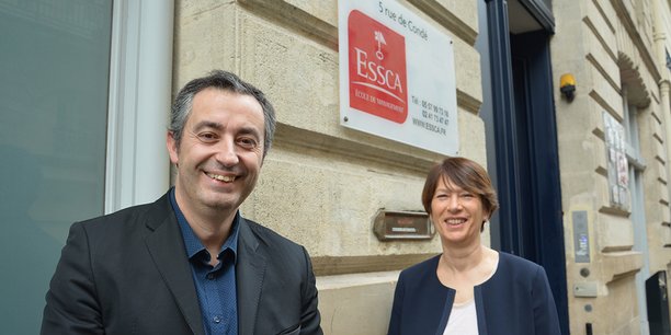 Jean-François Faure, dirigeant d'Aucoffre.com et de Veracash, et Brigitte de Faultrier, directrice du campus de l'ESSCA à Bordeaux