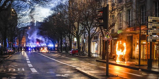 Rue Sainte-Catherine, cours Alsace-Lorraine, place Pey Berland ou, ici, cours Victor Hugo, le centre-ville de Bordeaux est touché par les manifestations puis par les violences chaque samedi depuis le 17 novembre 2018.