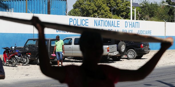 Un groupe d'etrangers armes arretes en haiti[reuters.com]