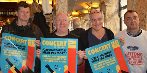 Présentation au Café des Arts à Bordeaux du concert du 2 mars par les musiciens de The Hyènes (sur la gauche), Philippe Poutou et Gilles Lambersend.