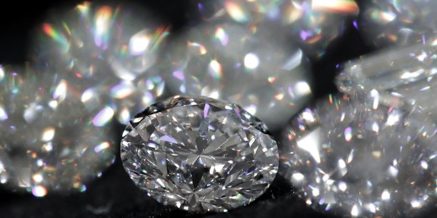 Enquete sur des ventes de diamants en italie, saisies dans 4 banques[reuters.com]