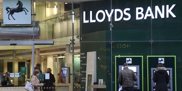 Lloyds bank: benefice en hausse de 24%, rachat d'actions pour 1,75 milliard de livres[reuters.com]