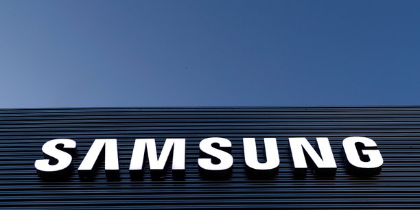 Samsung lance un galaxy avec des applications facebook et google dediees[reuters.com]