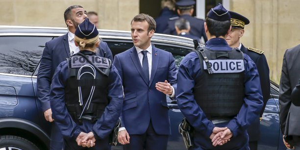 Le président de la République a rencontré les maires dans la résidence préfectorale, rue Vital-Carles à Bordeaux. Tout le quartier était bouclé par la police.