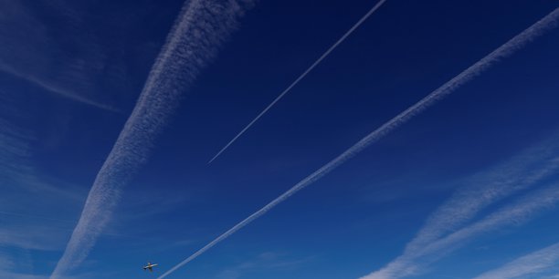 Le secteur aerien fait peu contre le changement climatique, selon une etude[reuters.com]