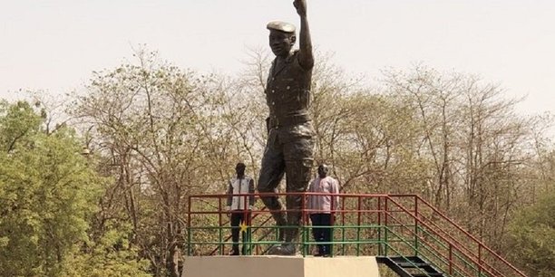 Citoyens et observateurs ont dénoncé une absence de ressemblance entre la statue dévoilée et le visage du Capitaine Thomas Sankara, certains osant même le parallèle entre le visage de la statue supposément inspirée de Moussa Dadis Camara, le capitaine putschiste guinéen.