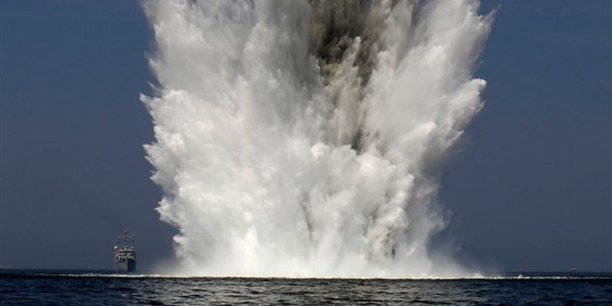 Explosion d'une mine sous-marine