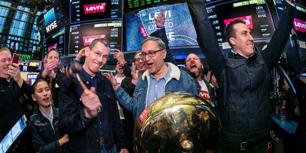 Les dirigeants de Levi Strauss & Co au New York Stock Exchange ce jeudi 21 mars.