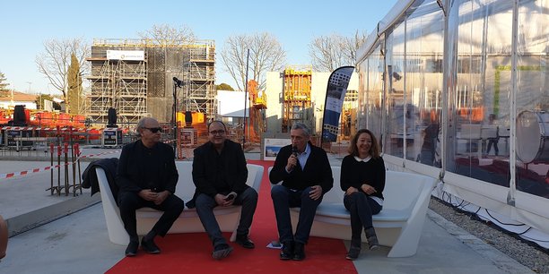 L'architecte J.L. Mateo, K. Khenissi (ESMA), P. Saurel (M3M) et une interprête lors de la première pierre du Campus créatif