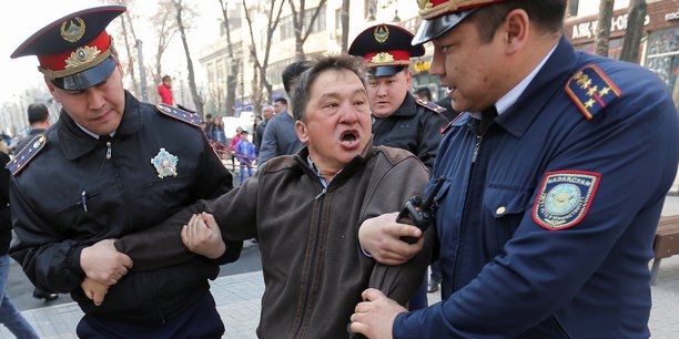 Kazakhstan: des dizaines de manifestants anti-regime interpelles[reuters.com]