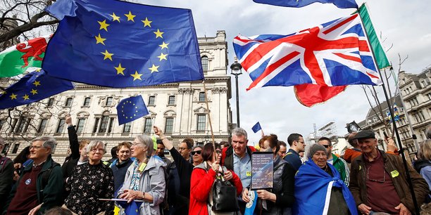 Samedi, des centaines de milliers de personnes opposées au Brexit ont défilé dans les rues de Londres.