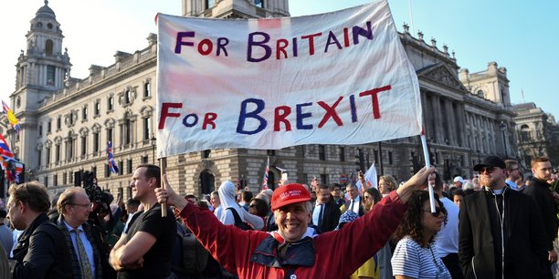 Les pro-Brexit ont défilé ce vendredi 29 mars devant le Parlement britannique.