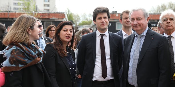 Julien Denormandie, le ministre du Logement et de la Ville (au centre), a déambulé dans le quartier Empalot de Toulouse.