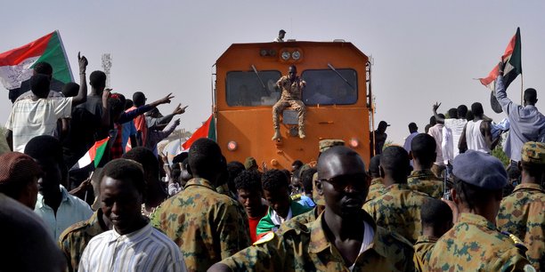 Soudan: tentative de dispersion du sit-in, selon les manifestants[reuters.com]