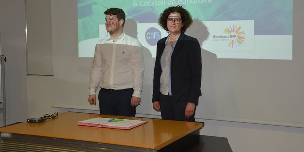 Maxime Feyeux (Treefrog Therapeutics) et Maylis Chusseau, présidente de la Satt, lors de la signature des licences d'exploitation de C-Stem.