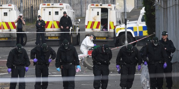 Deux arrestations en irlande du nord apres la mort d'une journaliste[reuters.com]