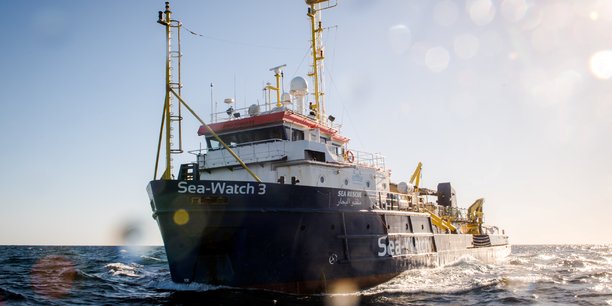 Migrants: la police italienne saisit d'un navire humanitaire[reuters.com]
