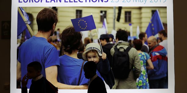 Europeennes: rn et larem toujours dans un mouchoir de poche, selon un sondage[reuters.com]