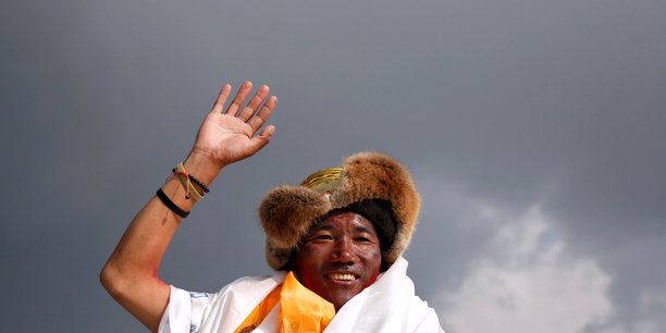 Deuxieme everest en une semaine pour le sherpa aux 24 ascensions[reuters.com]