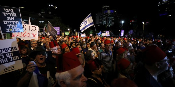 Manifestation en israel contre l'immunite pour netanyahu[reuters.com]