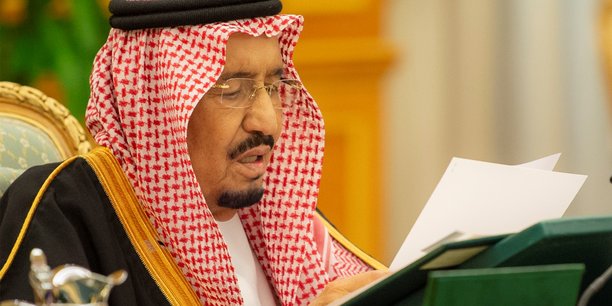 Le roi salman invite l'emir du qatar a deux sommets[reuters.com]