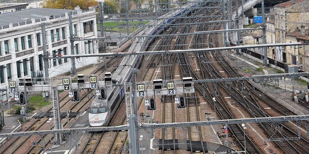 Avec les RER métropolitains, la garde de Bordeaux Saint-Jean devrait perdre sa fonction de terminus pour celle de plateforme ferroviaire urbaine.