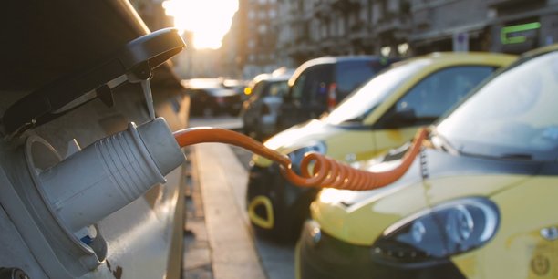 Le gouvernement veut proposer une voiture électrique pour 100 euros par mois aux ménages les plus modestes.