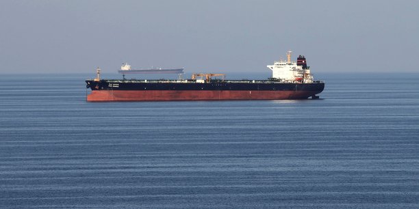 Peu de temps avant dans la matinée, l'agence de sécurité maritime britannique (UKMTO) et la société privée Ambrey ont rapporté que des hommes armés « en tenue militaire » sont montés à bord d'un pétrolier dans le Golfe d'Oman (photo d'illustration).