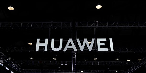 Les sanctions américaines empêchent Huawei de travailler notamment avec Alphabet, la maison mère de Google, dont le système d'exploitation Android équipe la plupart des smartphones, y compris ceux du groupe chinois.
