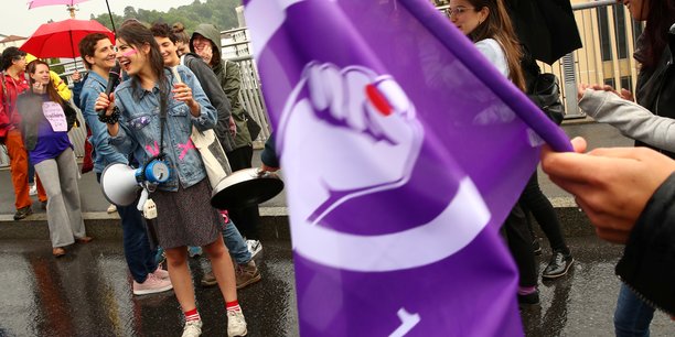 Les femmes en greve en suisse pour reclamer l'egalite entre sexes[reuters.com]