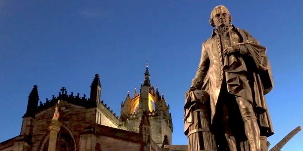 La statue d'Adam Smith, à Edimbourg