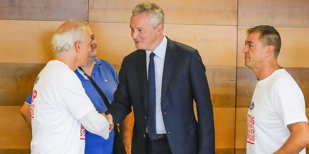 La bonne entente entre Philippe Poutou (à gauche), le ministre Bruno Le Maire, au centre, et Gilles Lambersend, à droite, secrétaire du CE de FAI, semble mal en point.