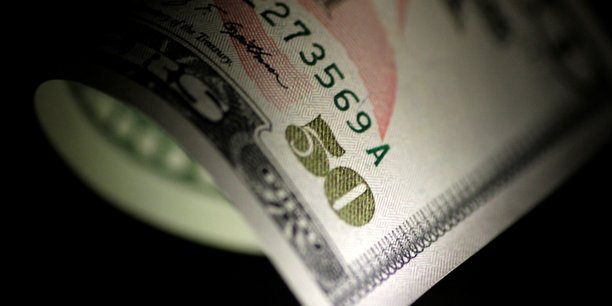 Trump juge le dollar trop fort a cause de la fed, selon un responsable us[reuters.com]
