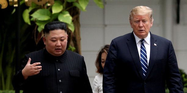 Prenant la parole devant les journalistes, le président américain a annoncé qu'il avait invité M. Kim à se rendre aux États-Unis, mais sans préciser de date. Cela se fera un jour ou l'autre, a-t-il simplement remarqué.
