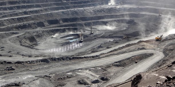 La mine de Bayan Obo est le site qui abrite le plus important gisement de terres rares au monde. Elle est située près de Baotou, en Mongolie-Intérieure (Chine).