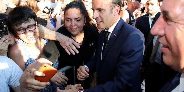 Macron interpelle sur les violences policieres[reuters.com]