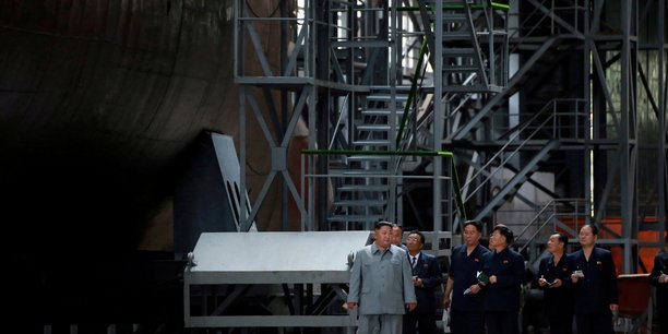Kim jong-un a inspecte un nouveau sous-marin nord-coreen[reuters.com]