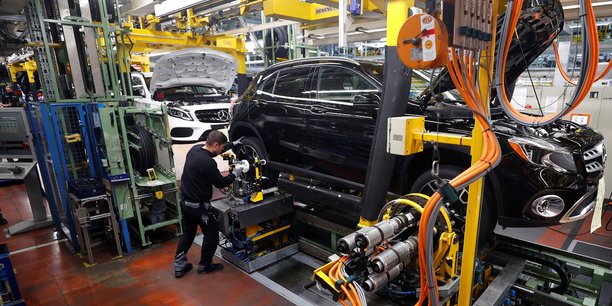 Daimler va intensifier ses economies apres sa perte trimestrielle[reuters.com]