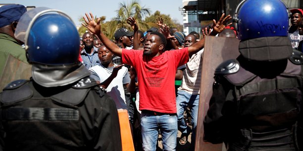 La police du zimbabwe interdit a l'opposition de manifester vendredi[reuters.com]