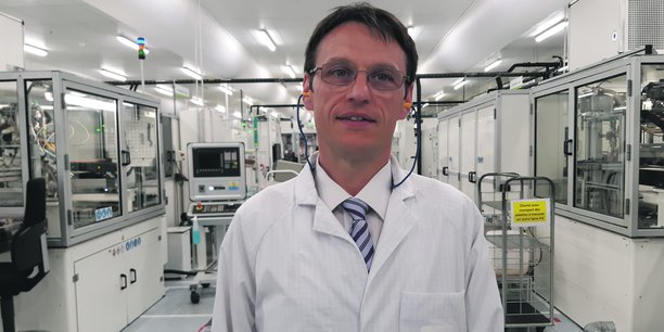 Brice Beuraert, directeur de l’usine Valeo, se focalise sur les capteurs à ultrasons.