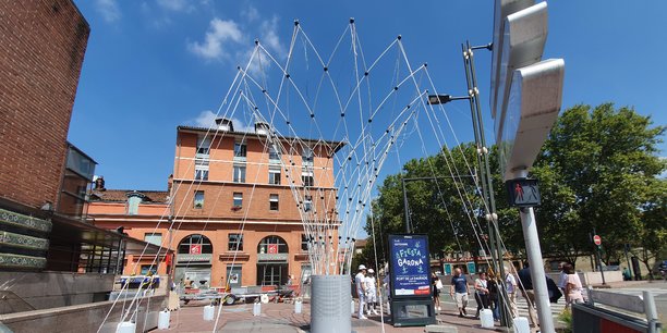 Trois canopées urbaines sont en train d'être installées à Toulouse.