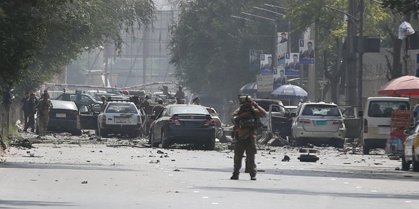 Attentat suicide des taliban dans le centre de kaboul[reuters.com]