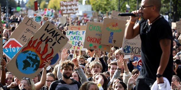 Ce vendredi 20 septembre à Berlin (Allemagne) des étudiants et des écoliers participent à la grève mondiale des vendredis pour le climat.